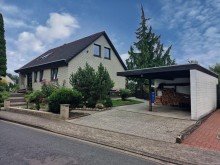 Carport Meine: Stilvolles Ein- bis Zweifamilienhaus mit vielen Vorz�gen