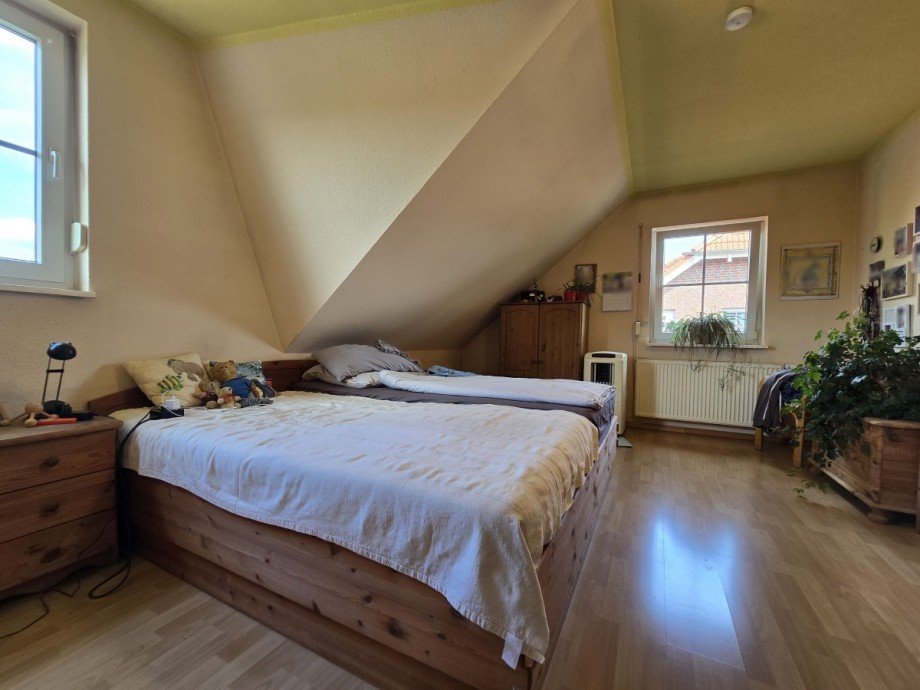 Schlafzimmer DG Doppelhaush�lfte R�tgesb�ttel