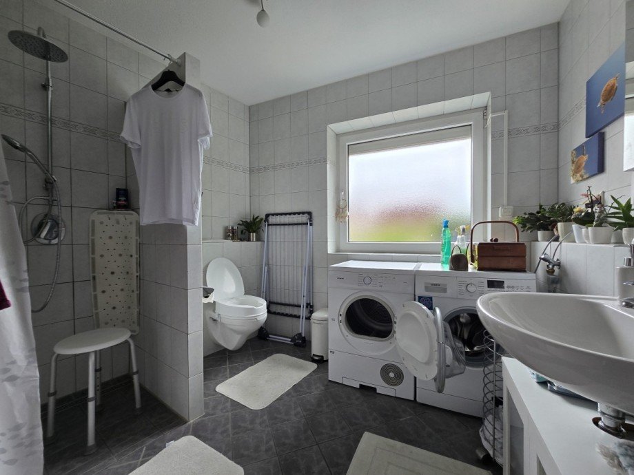 Bad EG Mehrfamilienhaus Isenb�ttel
